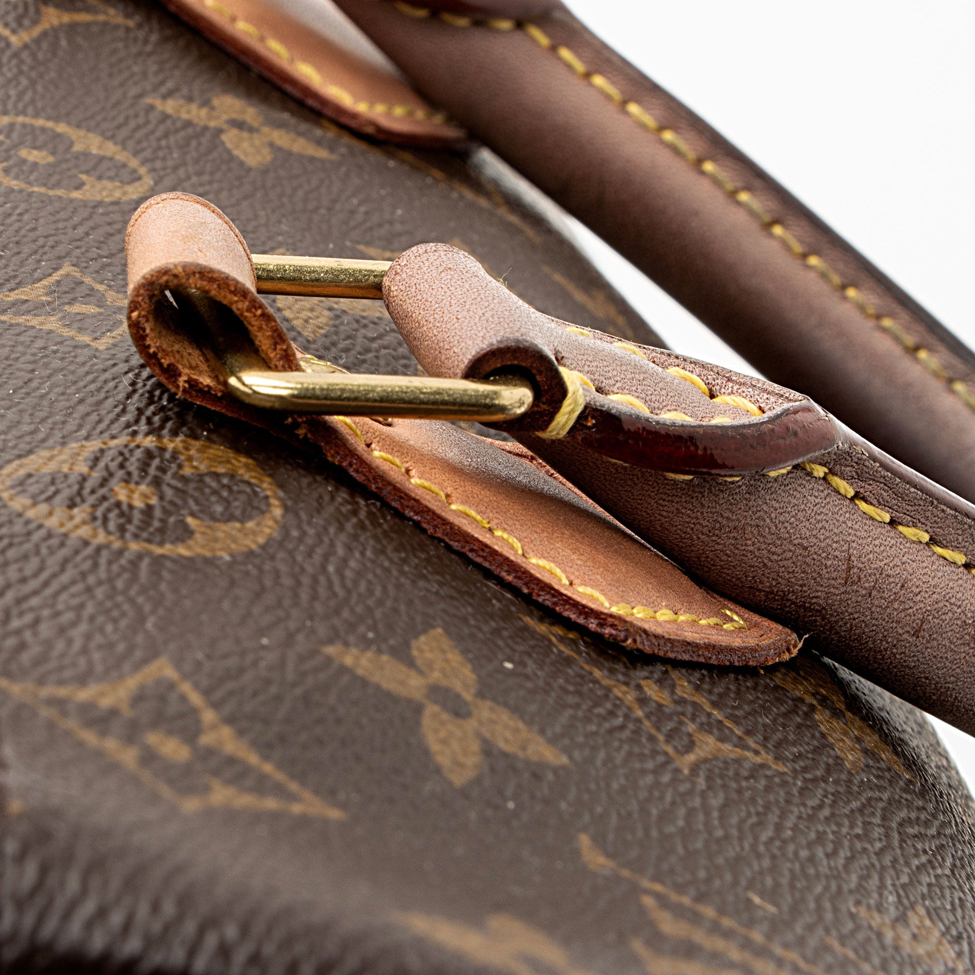 Louis Vuitton Monogram Canvas Speedy 30 Satchel (SHF-w8aaxC)