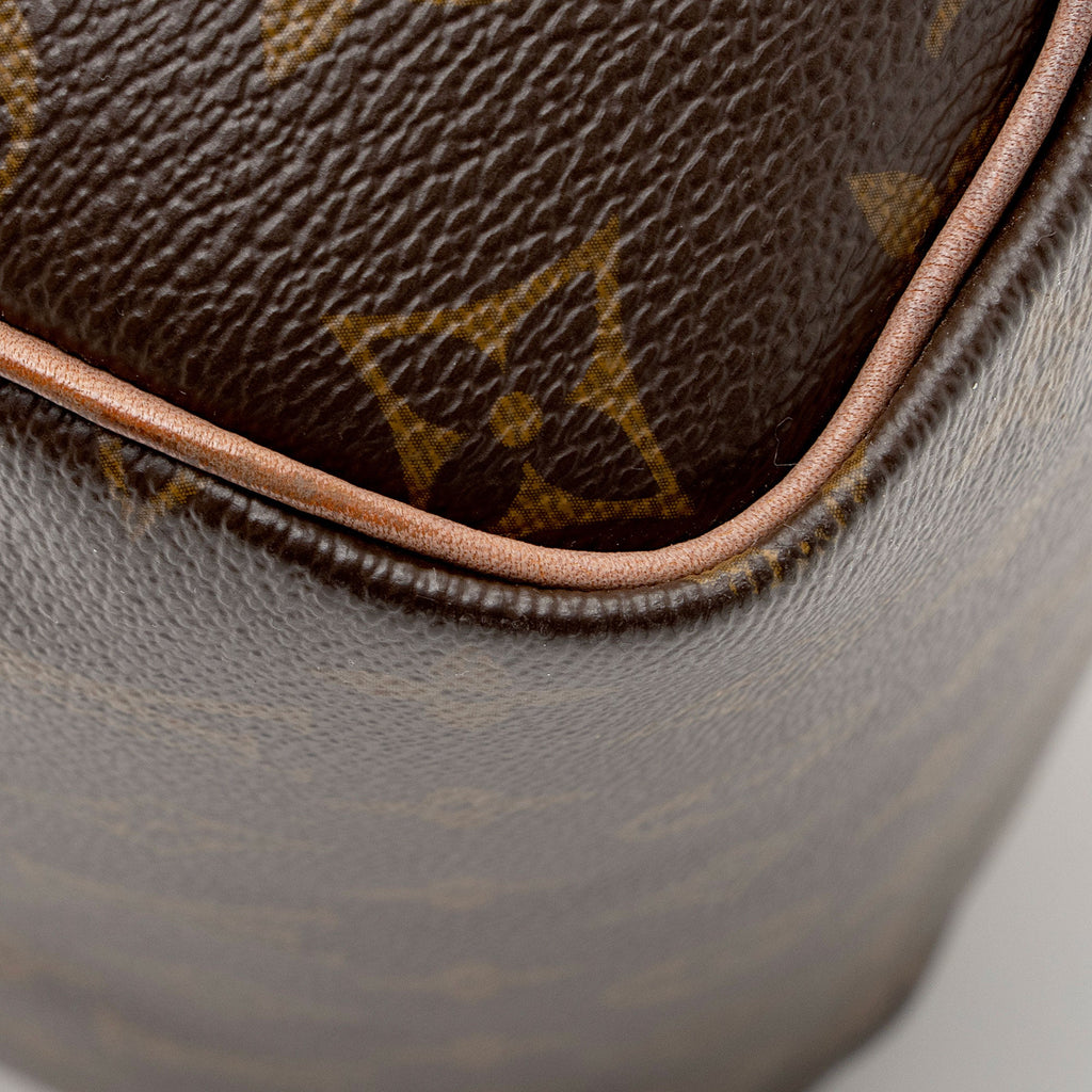 Louis Vuitton Monogram Canvas Speedy 30 Satchel (SHF-w8aaxC)