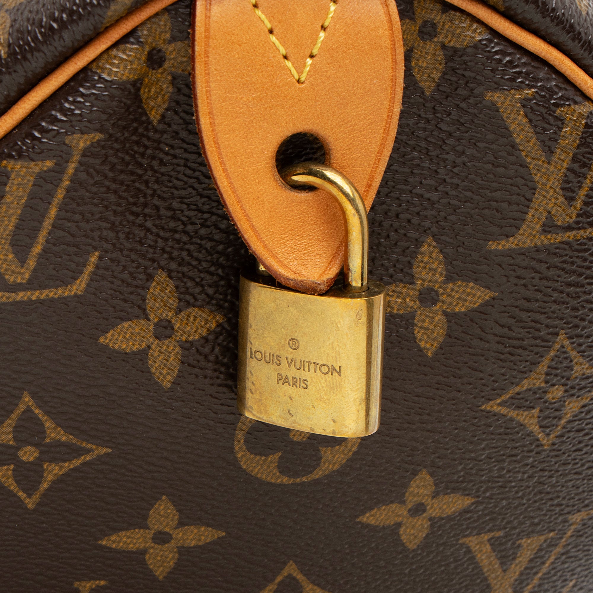 Louis Vuitton Monogram Canvas Speedy 30 Satchel (SHF-Y6nBhs)