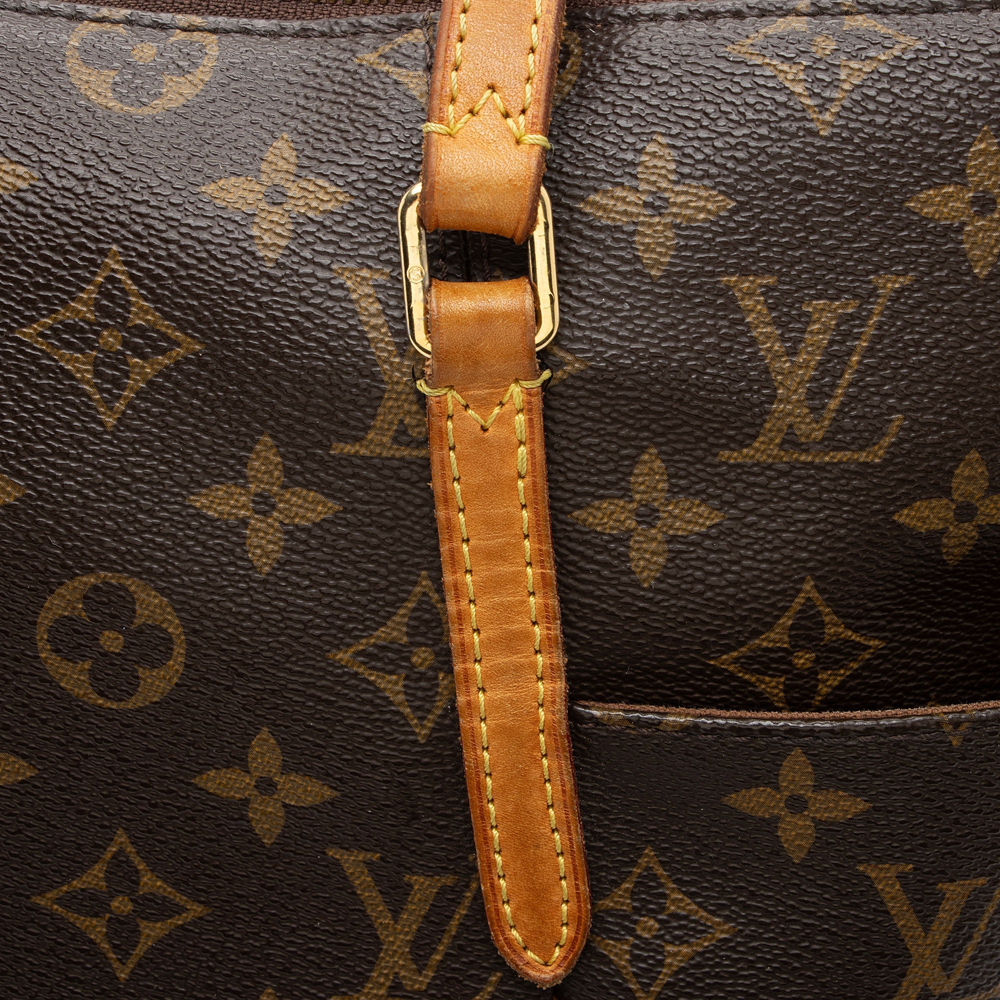 Louis Vuitton Monogram Canvas Totally MM Tote (SHF-LGduxF)