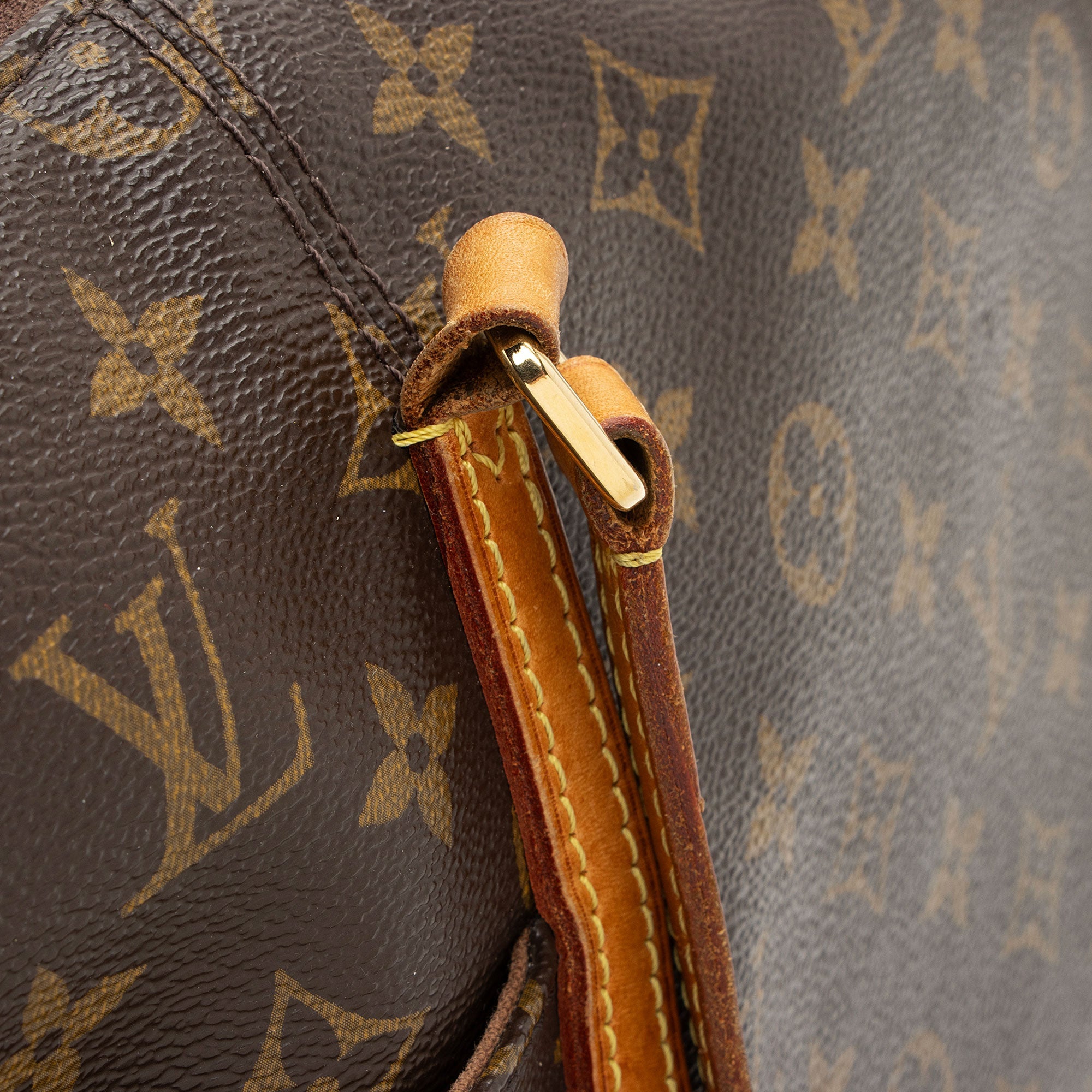 Louis Vuitton Monogram Canvas Totally MM Tote (SHF-LGduxF)