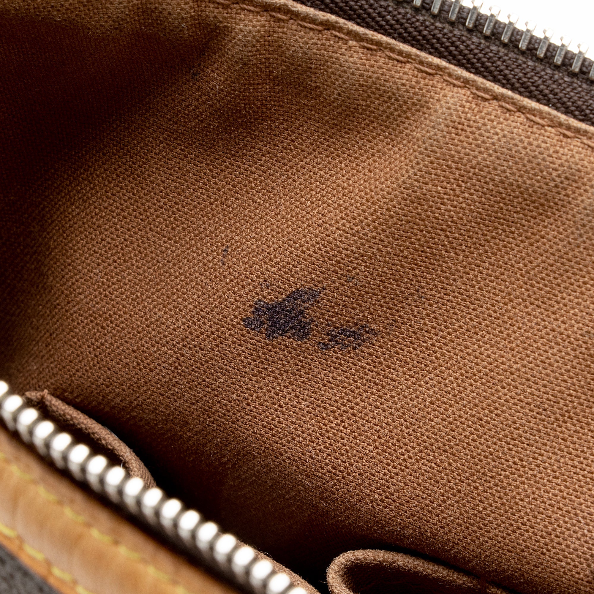 Louis Vuitton Monogram Canvas Tulum PM Shoulder Bag (SHF-22995)