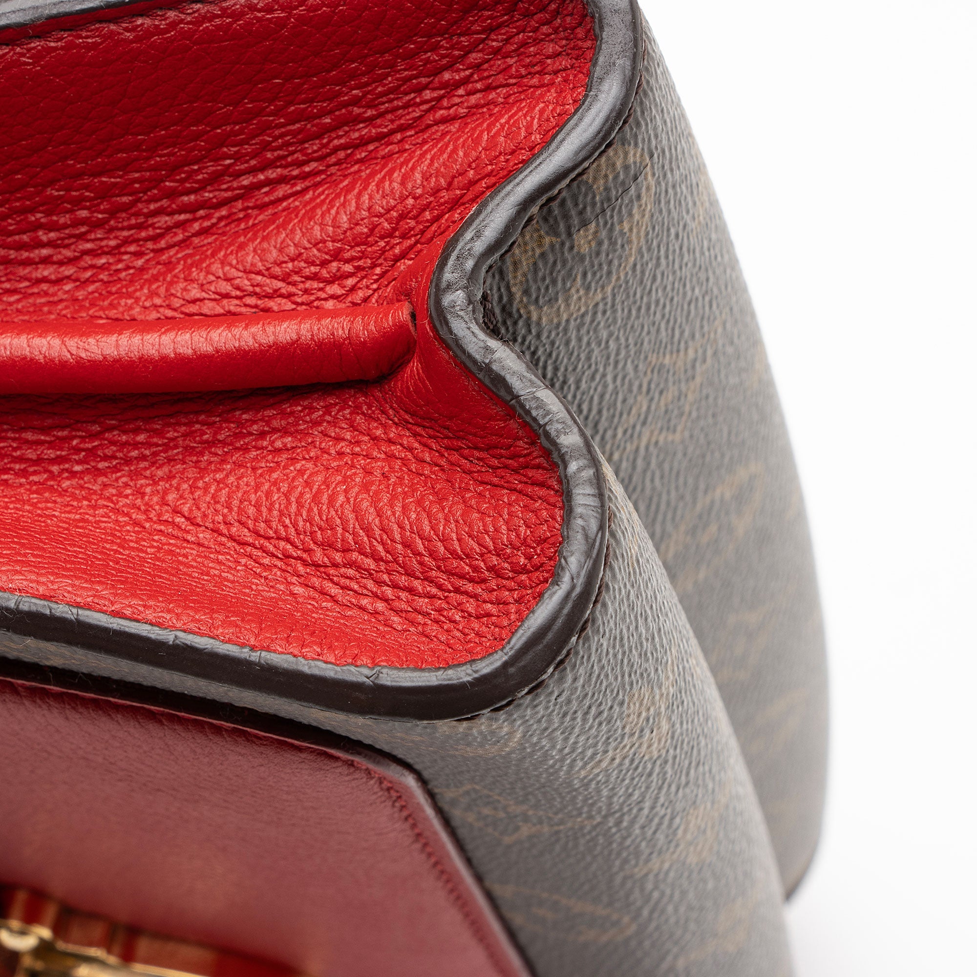 Louis Vuitton Monogram Canvas Victoire Chain Bag (SHF-cjtklU)