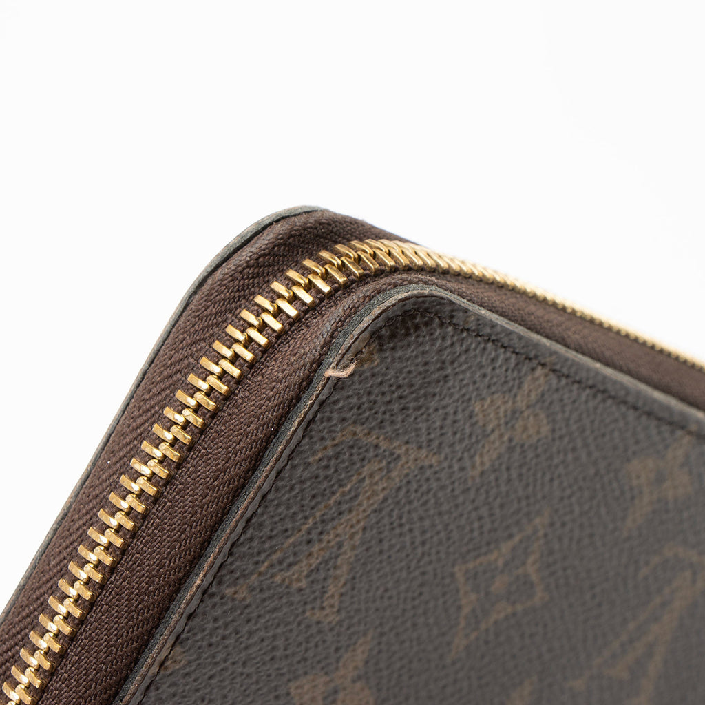 Louis Vuitton Monogram Canvas Zippy Wallet
