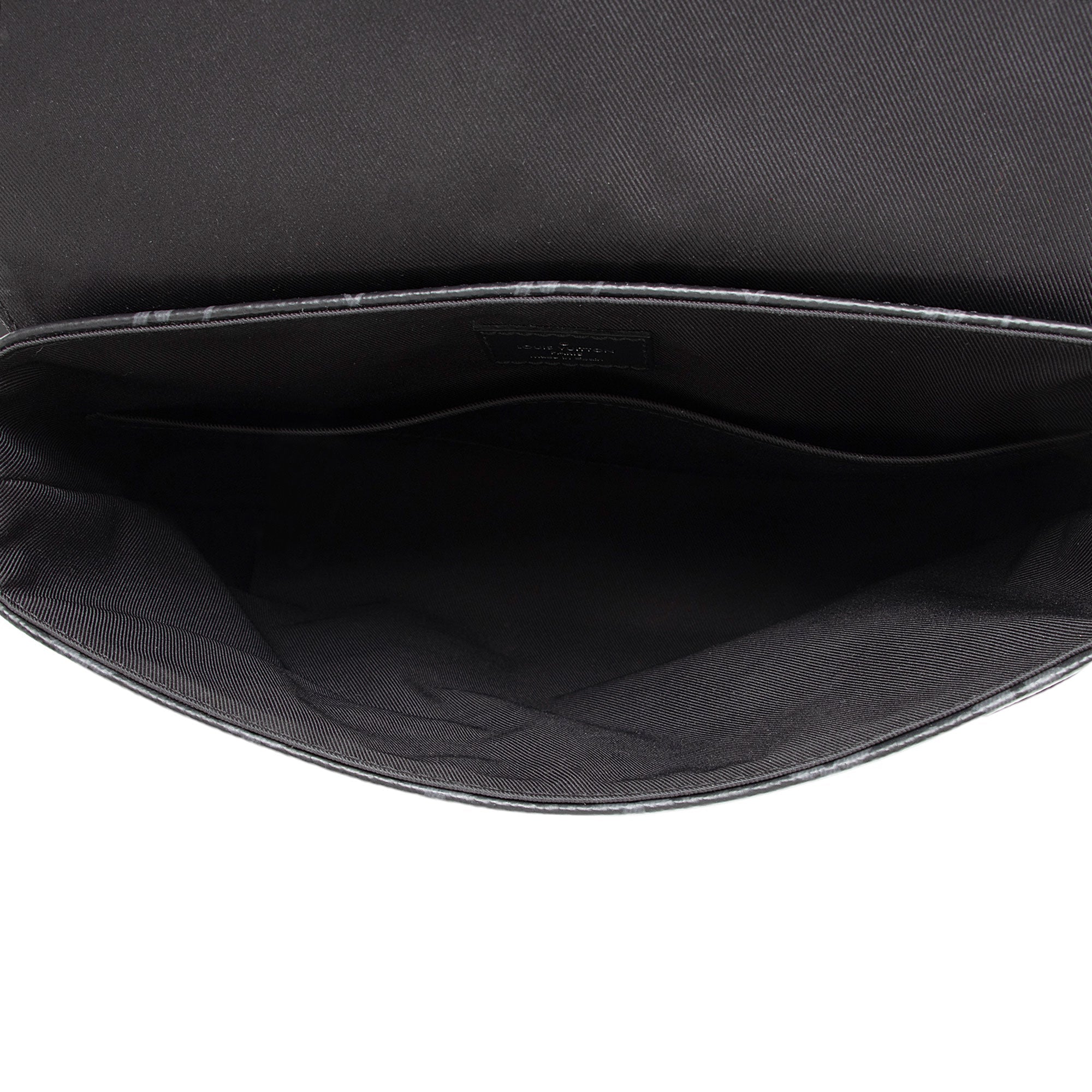 Louis Vuitton Monogram Eclipse District PM Messenger (SHF-vwUUWv)