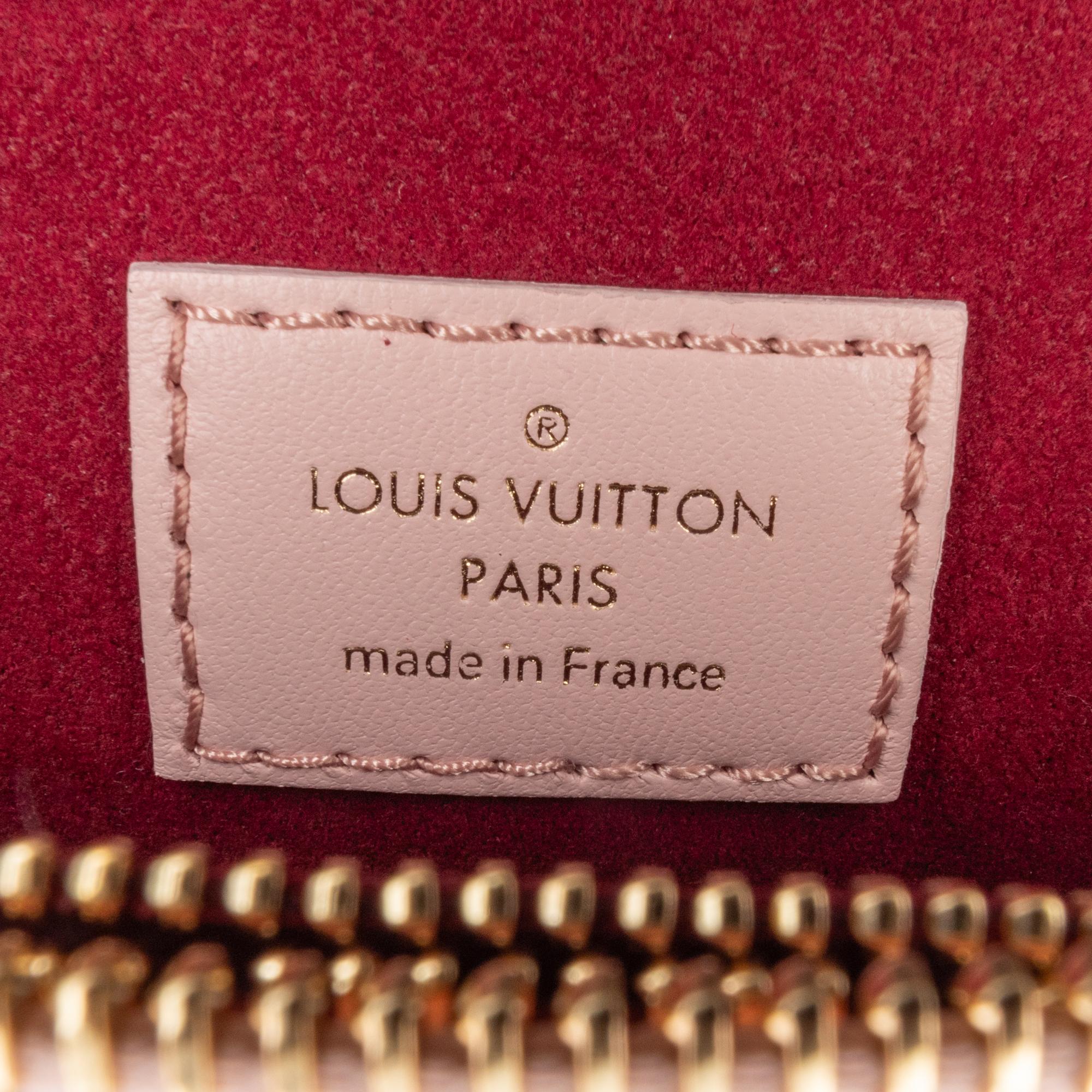 Louis Vuitton Monogram Embossed Puffy Lambskin Coussin PM (SHG-fczAaj)