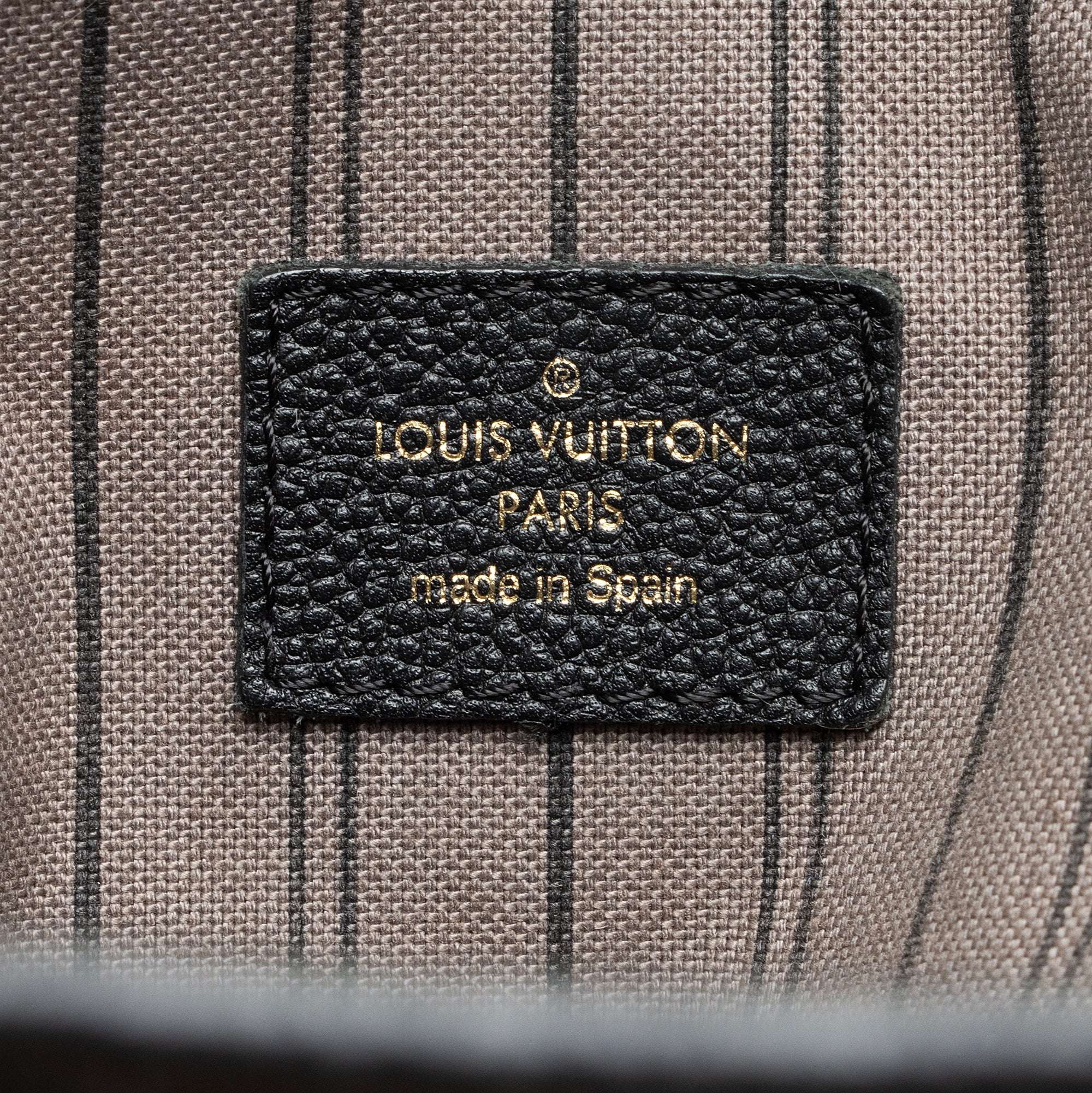 Louis Vuitton Monogram Empreinte Artsy MM Shoulder Bag (SHF-23749)