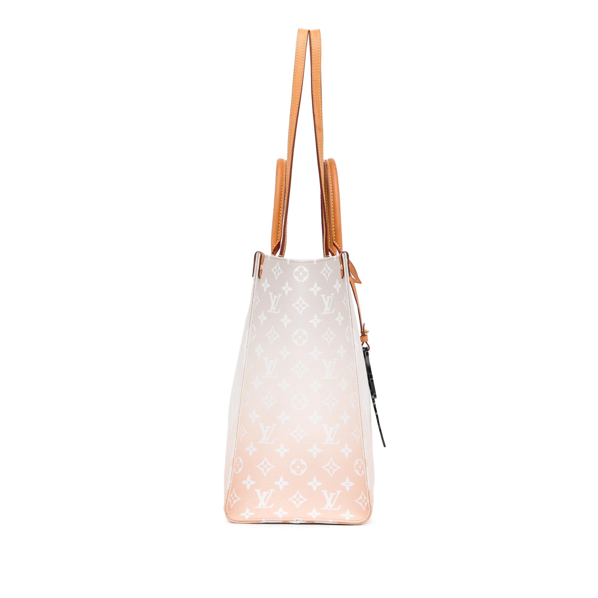 Louis Vuitton Monogram Giant By The Pool Onthego GM
