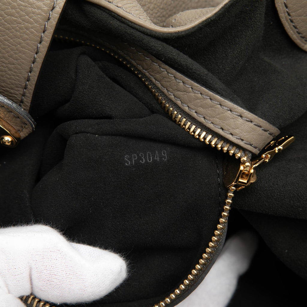 Louis Vuitton Monogram Mahina L Hobo