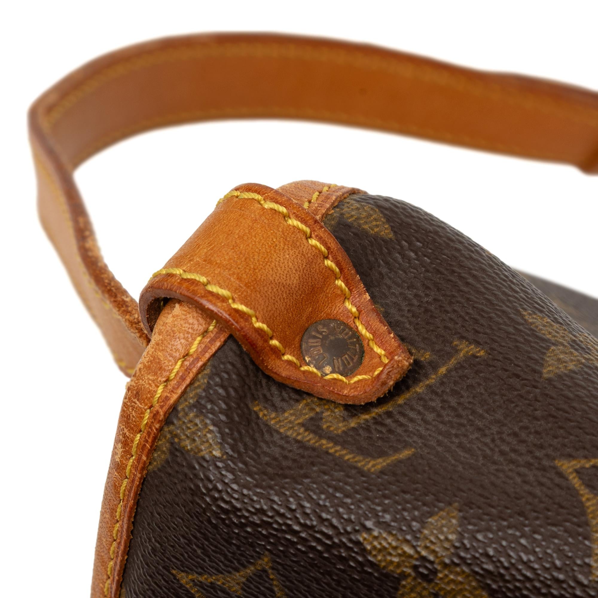 Louis Vuitton Monogram Saumur 25