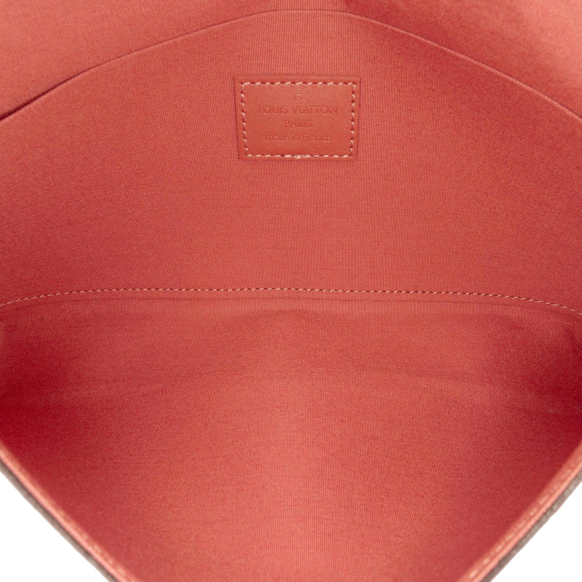 Louis Vuitton Monogram Vernis Pochette Felicie Valentine Dog