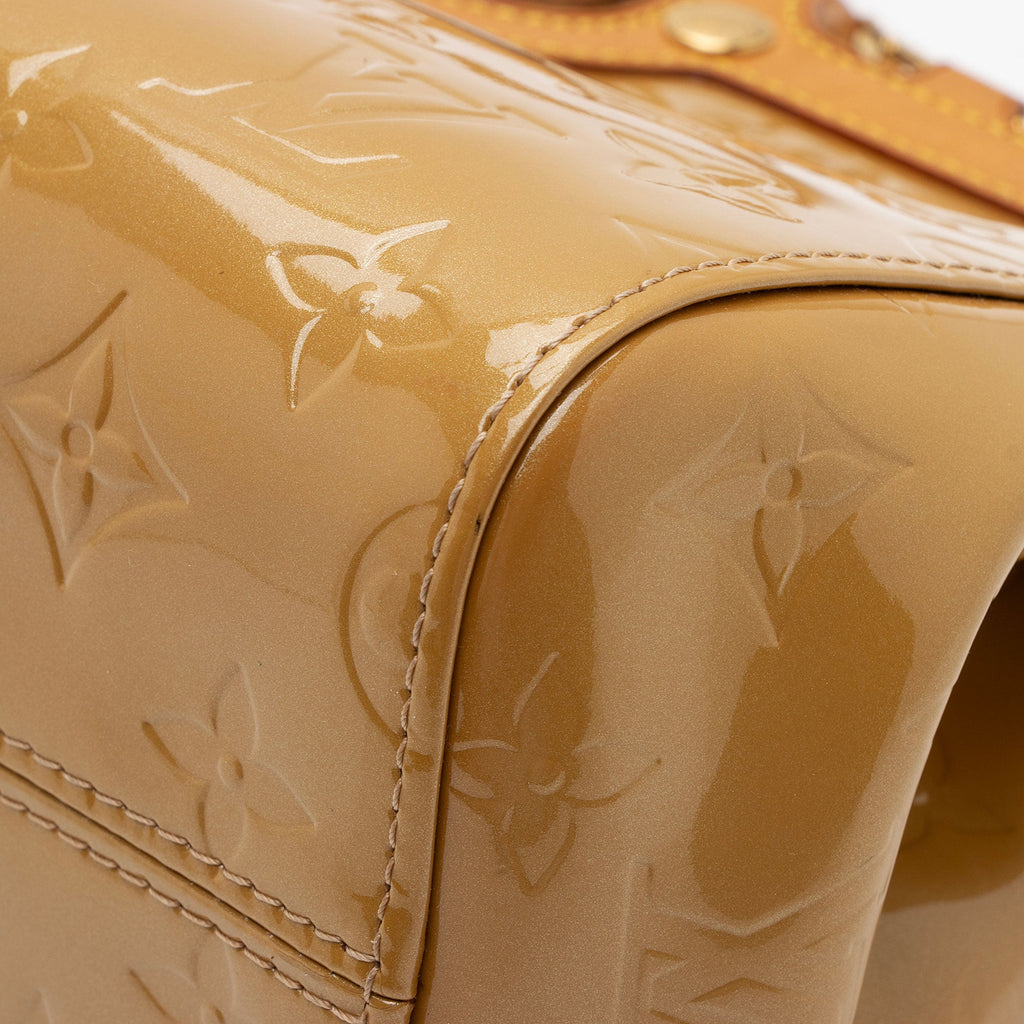 Louis Vuitton Monogram Vernis Roxbury Drive Clutch (SHF-HjMdyt)