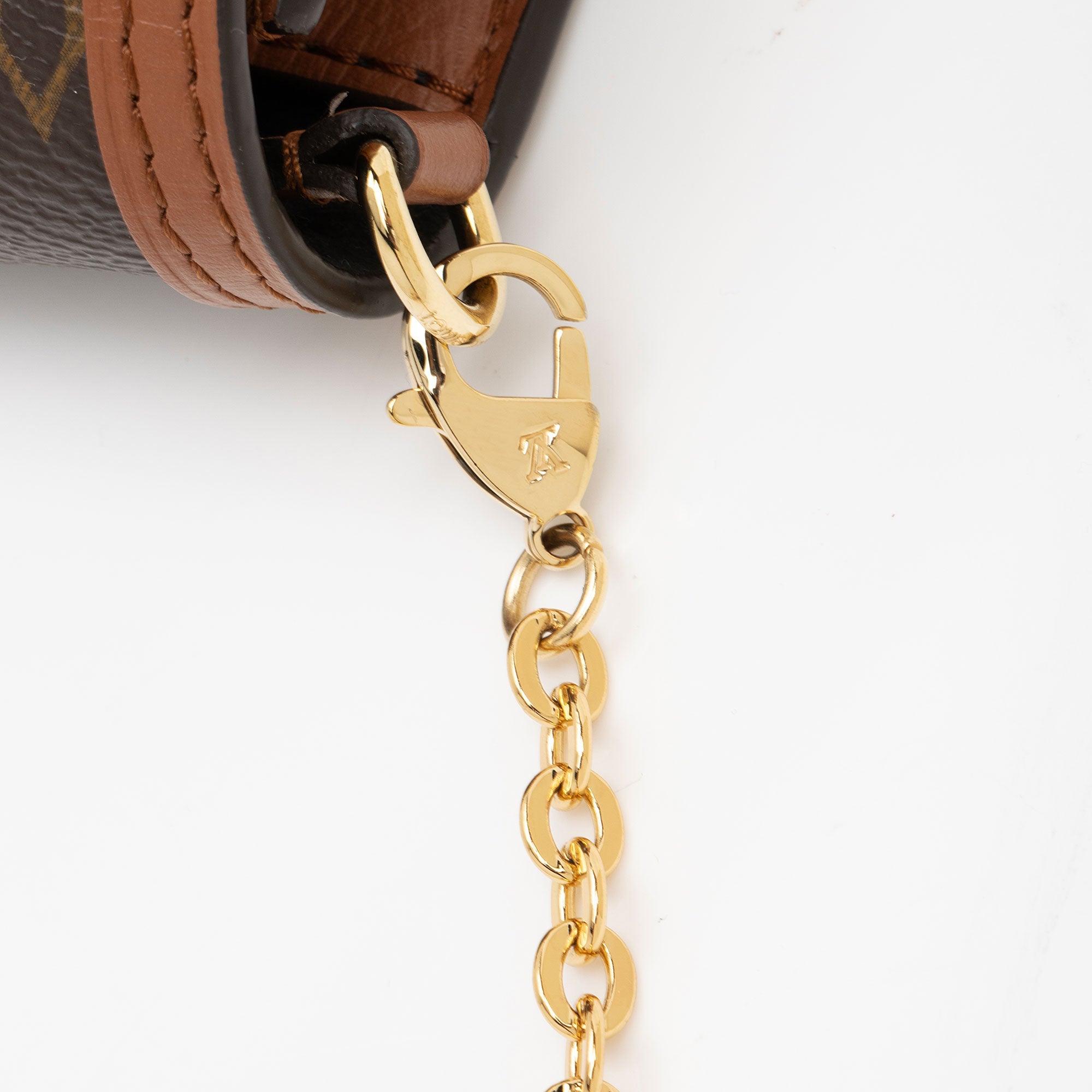 Louis Vuitton Reverse Monogram Dauphine Chain Wallet (SHF-BmrxyO)