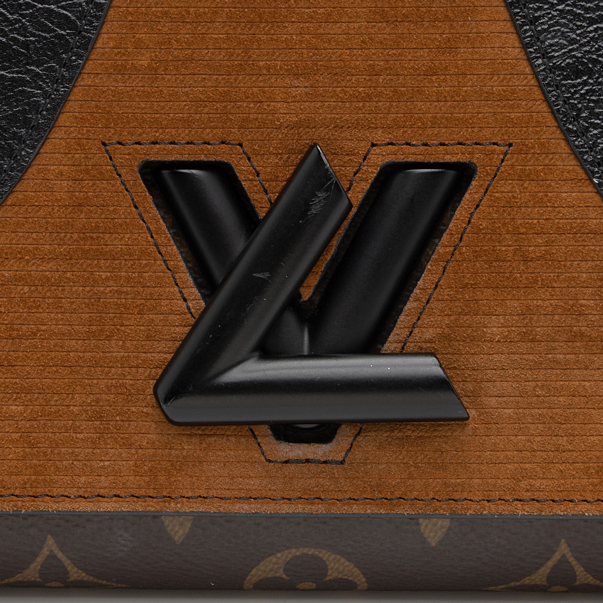 Louis Vuitton Suede Calfskin Wild Leopard Print Twist Chain Wallet (SHF-640zA2)