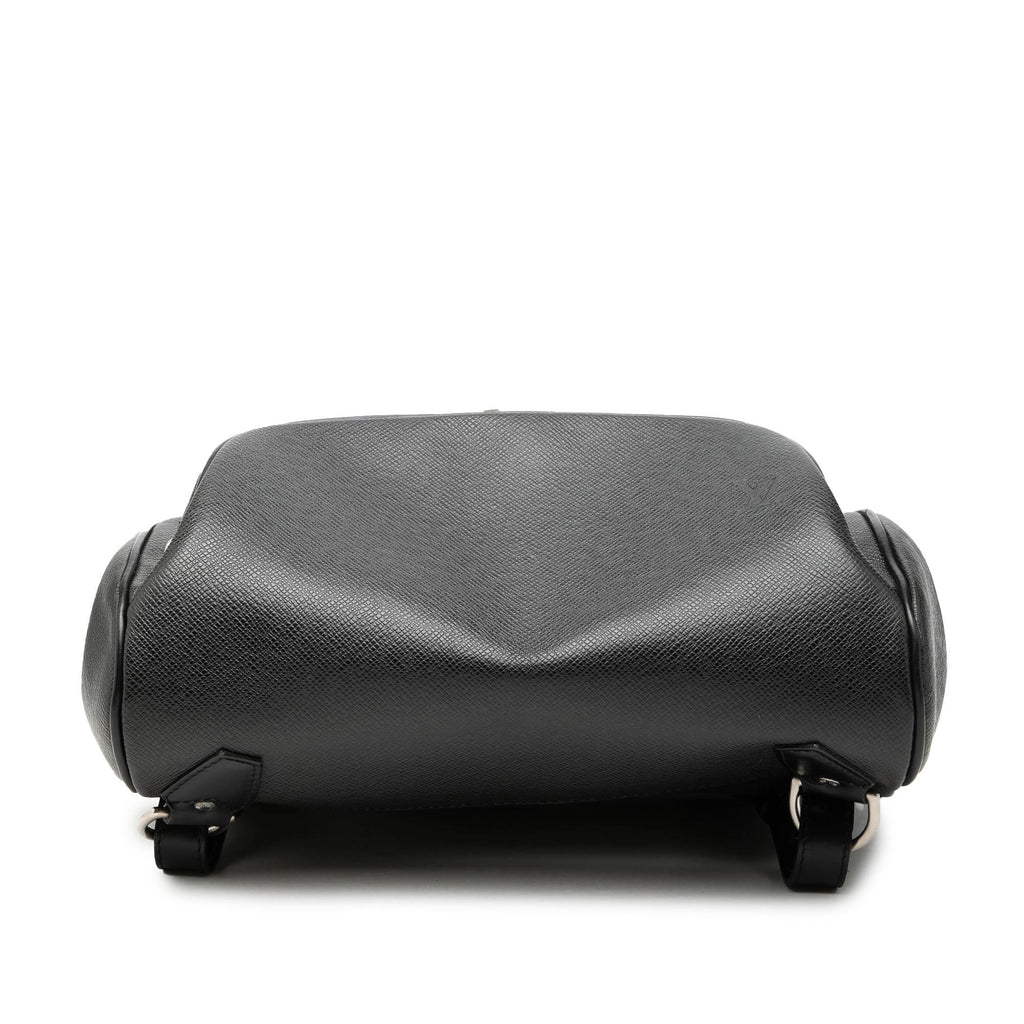 Louis Vuitton Taiga Cassiar