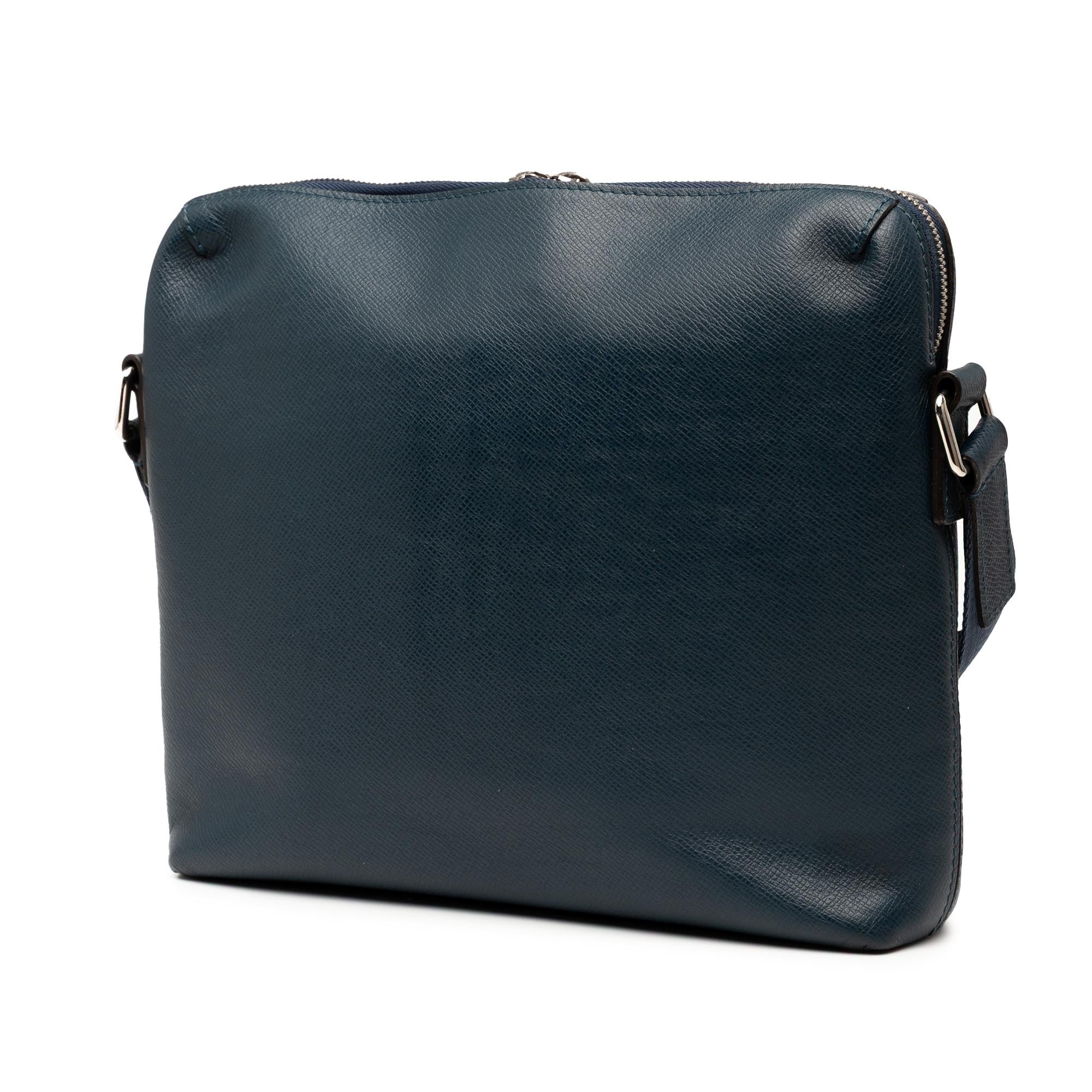 Louis Vuitton Taiga Grigori PM