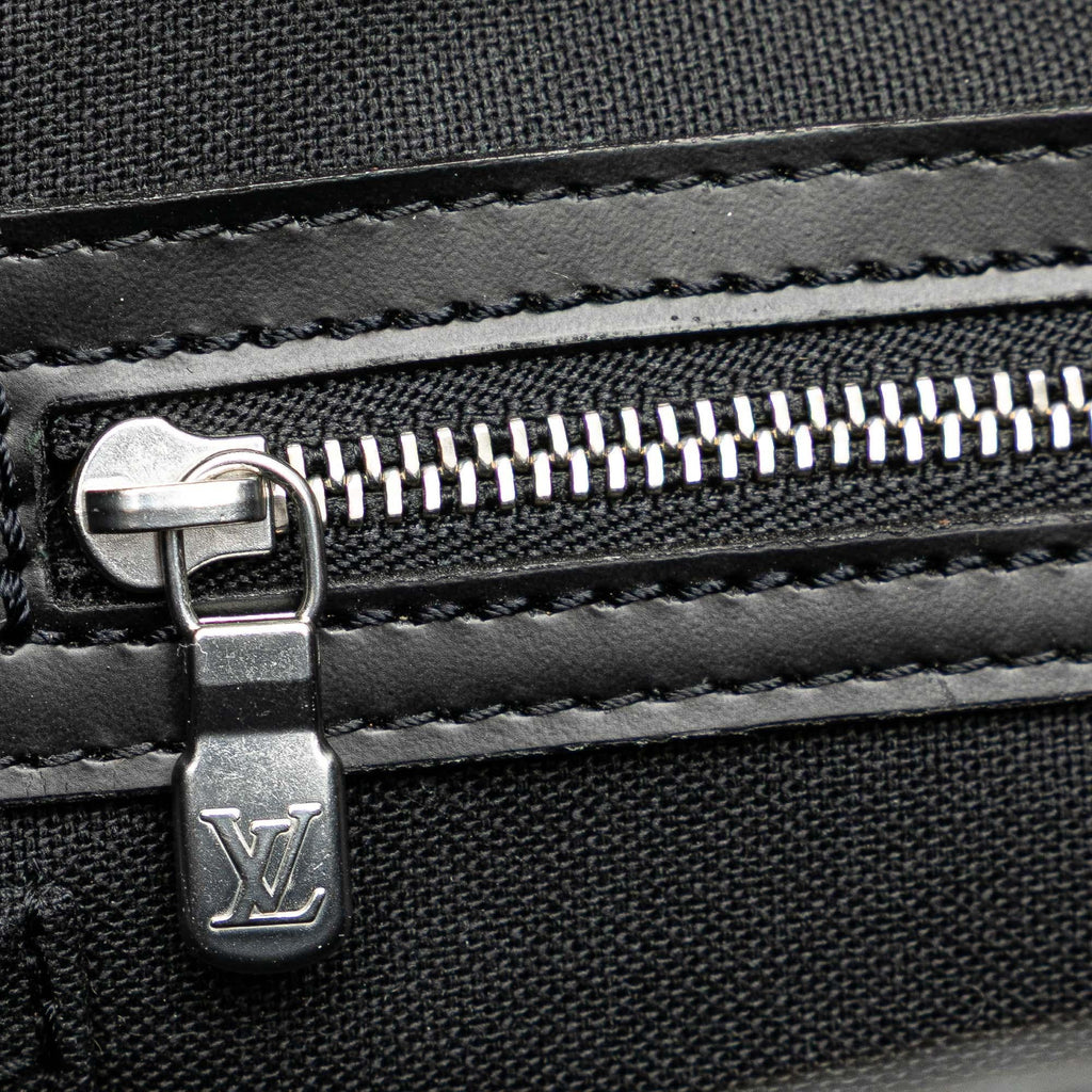 Louis Vuitton Taiga Kasbek PM