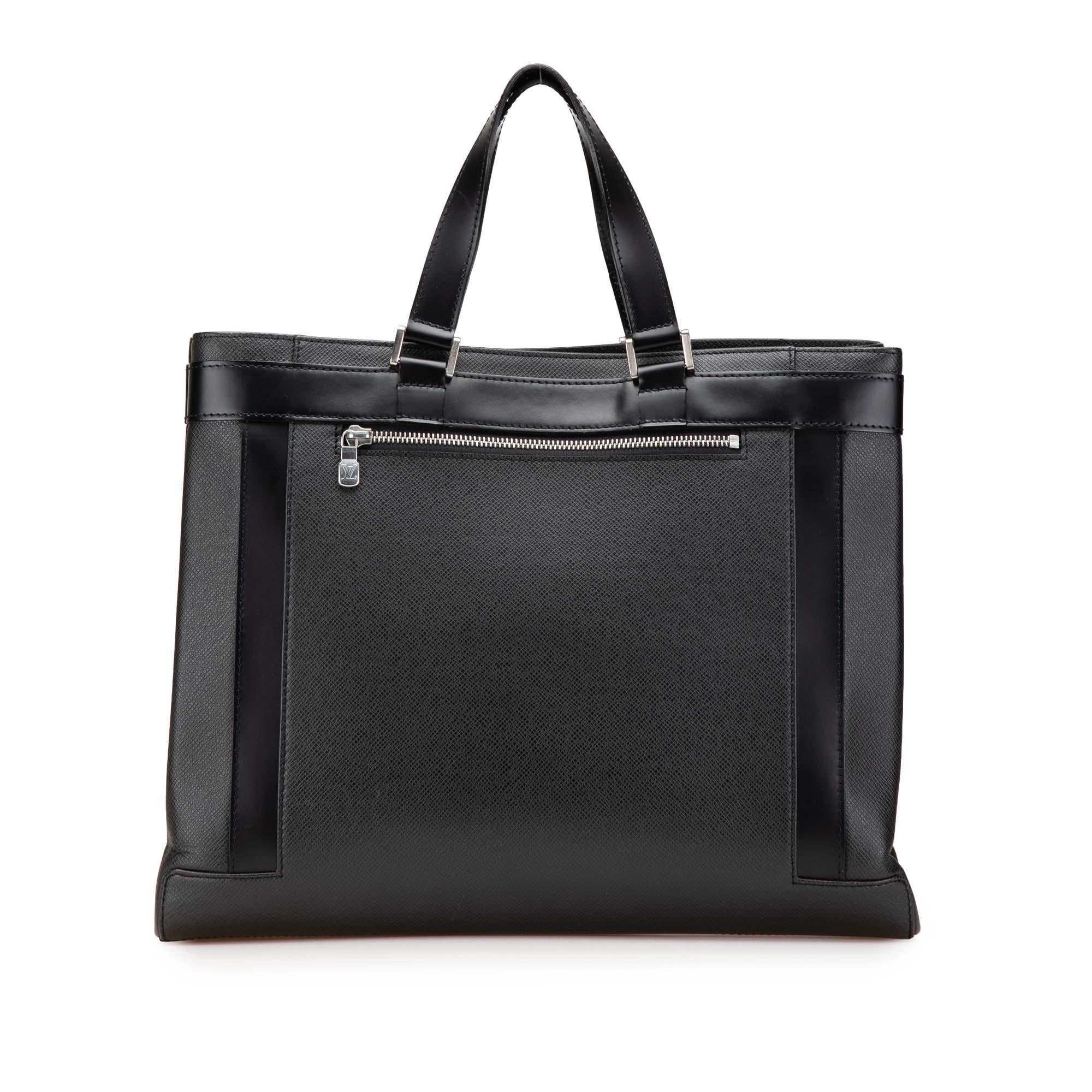 Louis Vuitton Taiga Kasbek PM