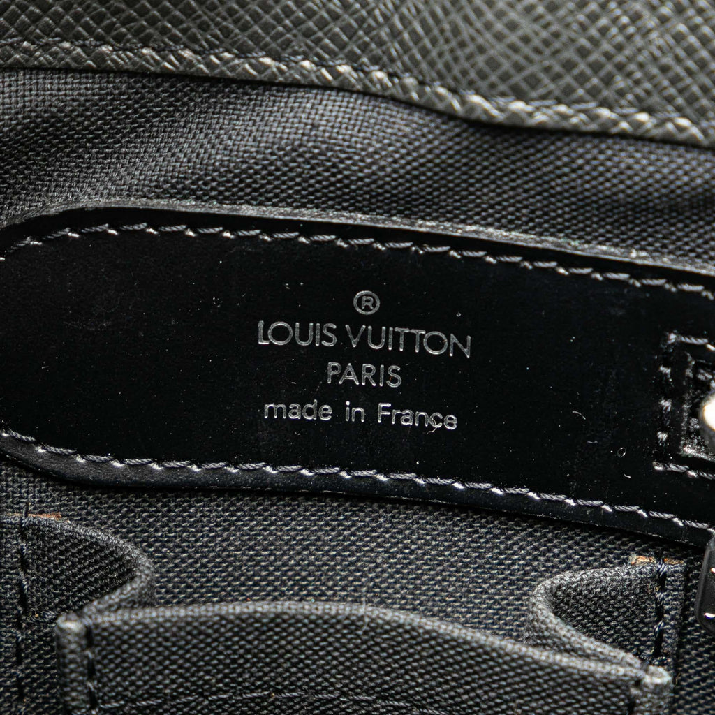 Louis Vuitton Taiga Kasbek PM