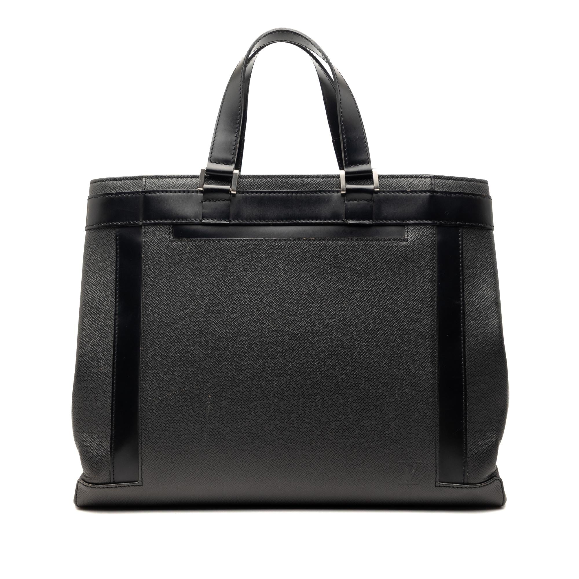 Louis Vuitton Taiga Kasbek PM