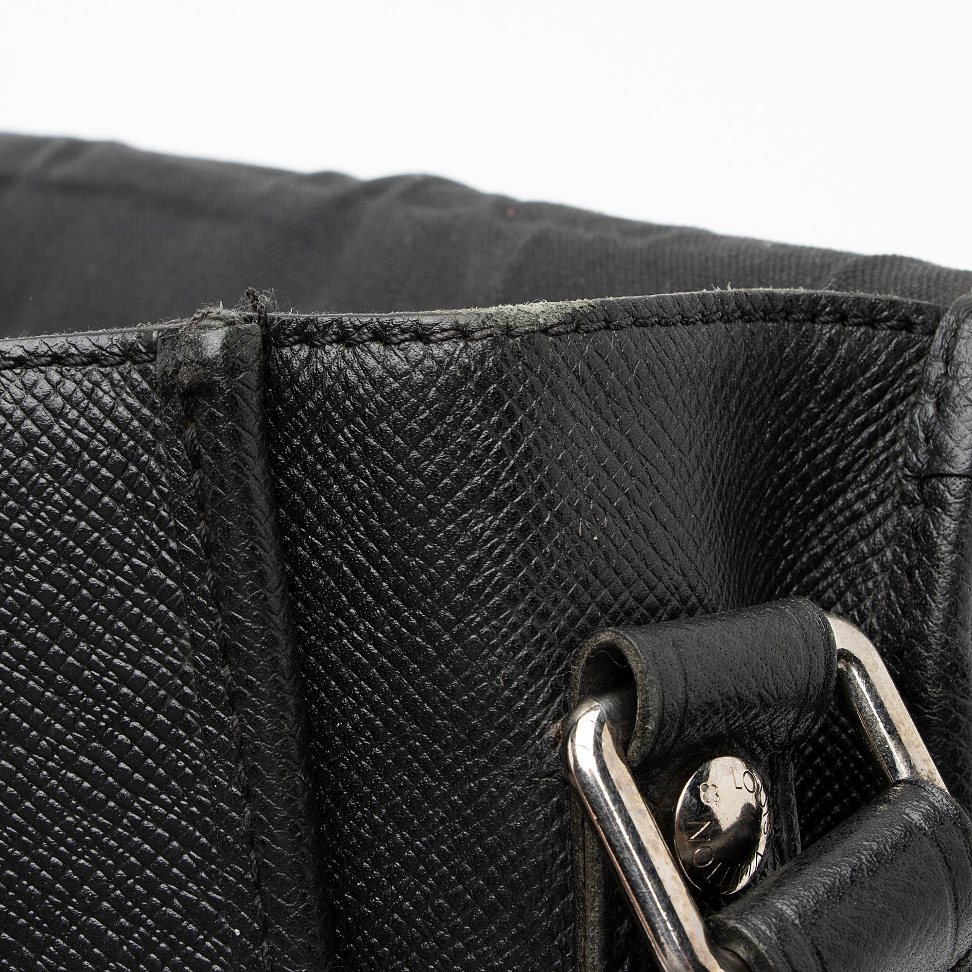 Louis Vuitton Taiga Leather Andrei Messenger Bag (SHF-23822)