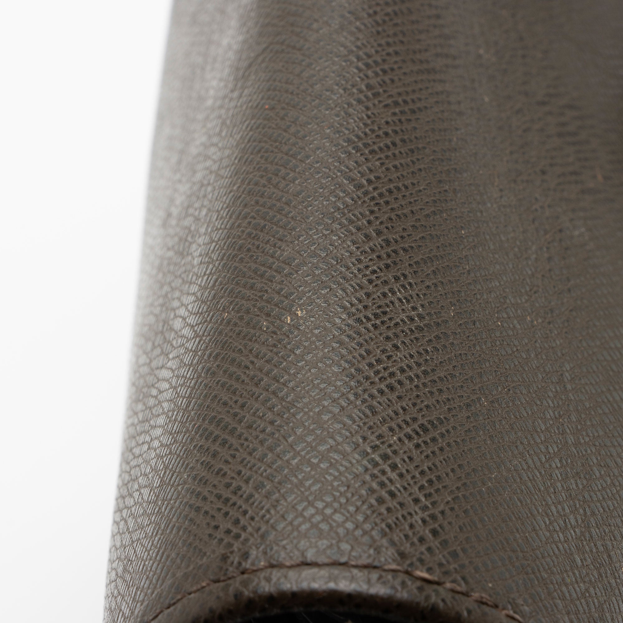 Louis Vuitton Taiga Leather Andrei Messenger (SHF-IYHH6n)