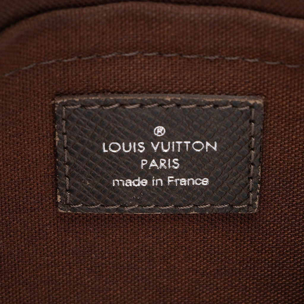 Louis Vuitton Taiga Leather Andrei Messenger (SHF-IYHH6n)