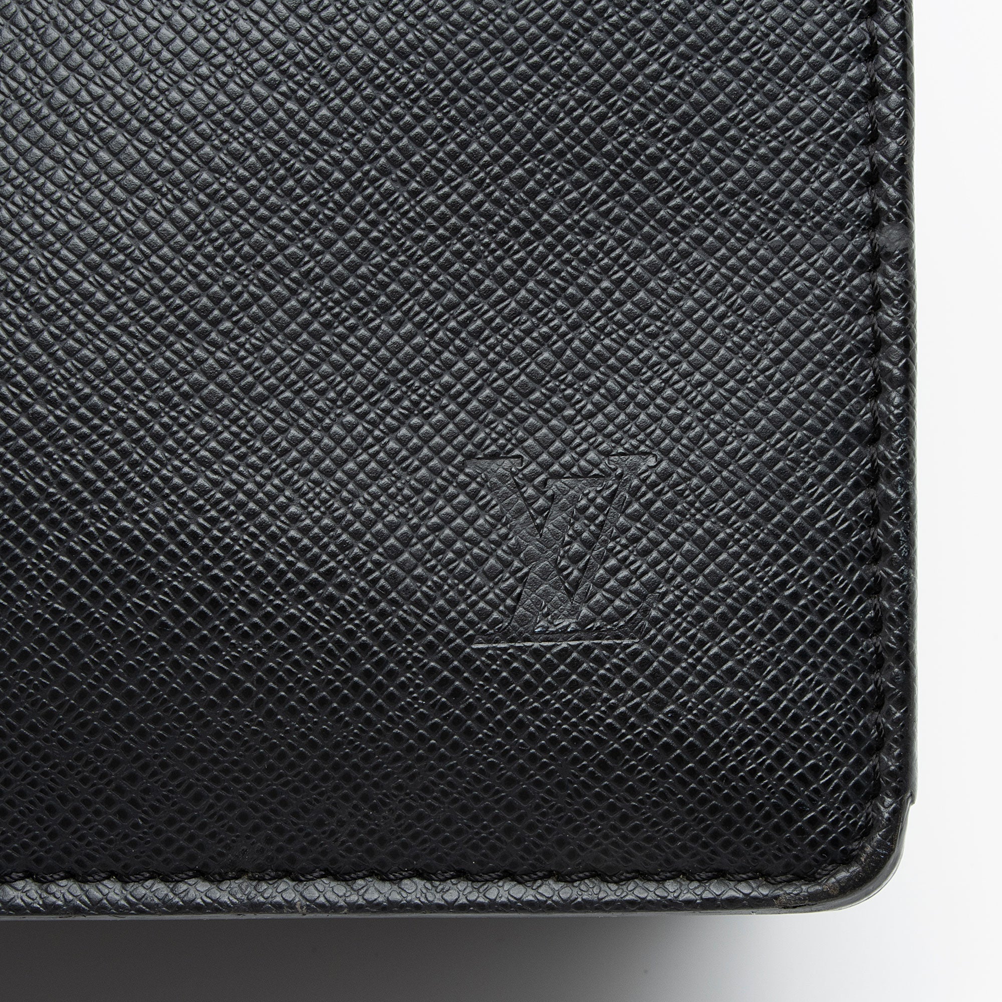 Louis Vuitton Taiga Leather Lozan Briefcase (SHF-9OeHvp)