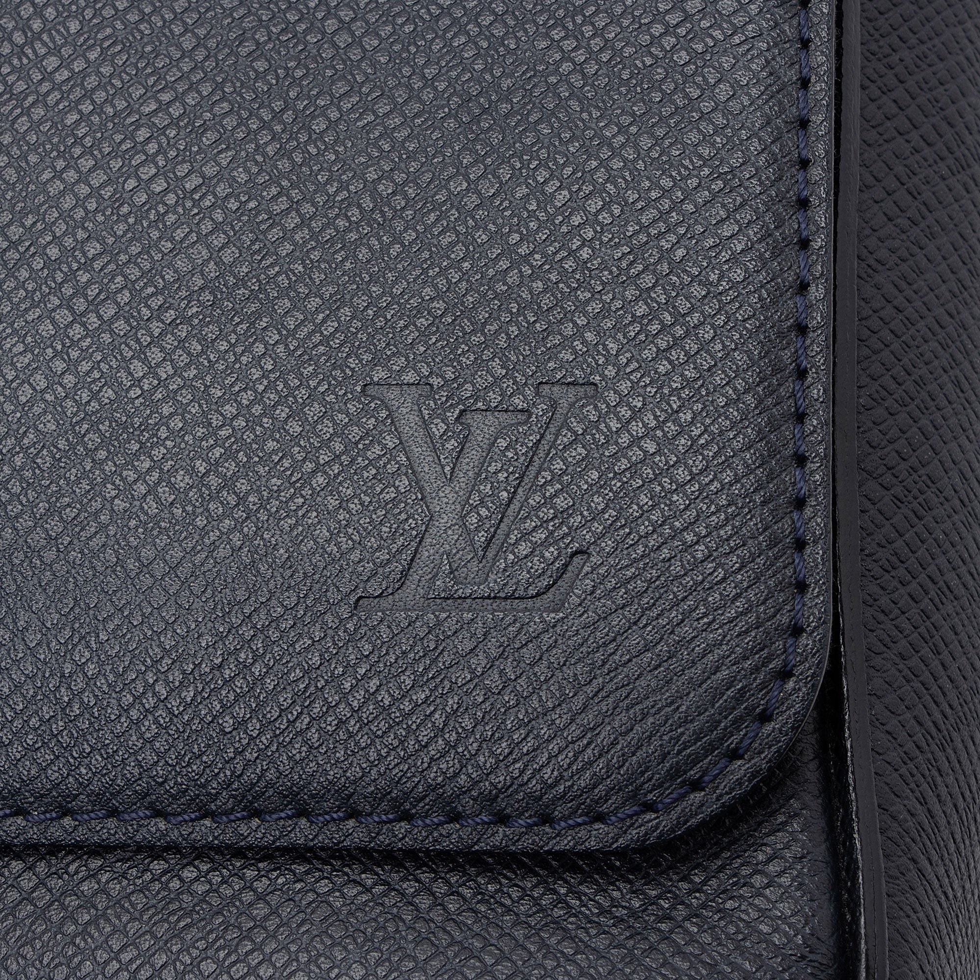 Louis Vuitton Taiga Leather Roman PM Messenger