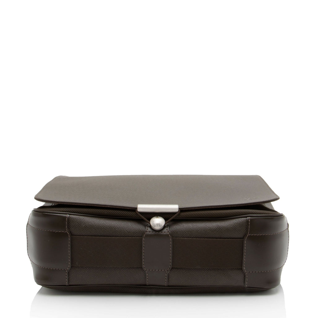 Louis Vuitton Taiga Leather Viktor Messenger