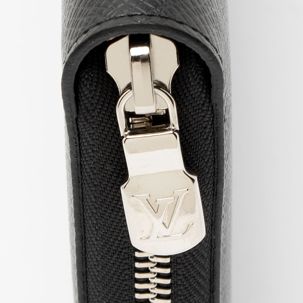 Louis Vuitton Taiga Leather Zippy Organizer Wallet