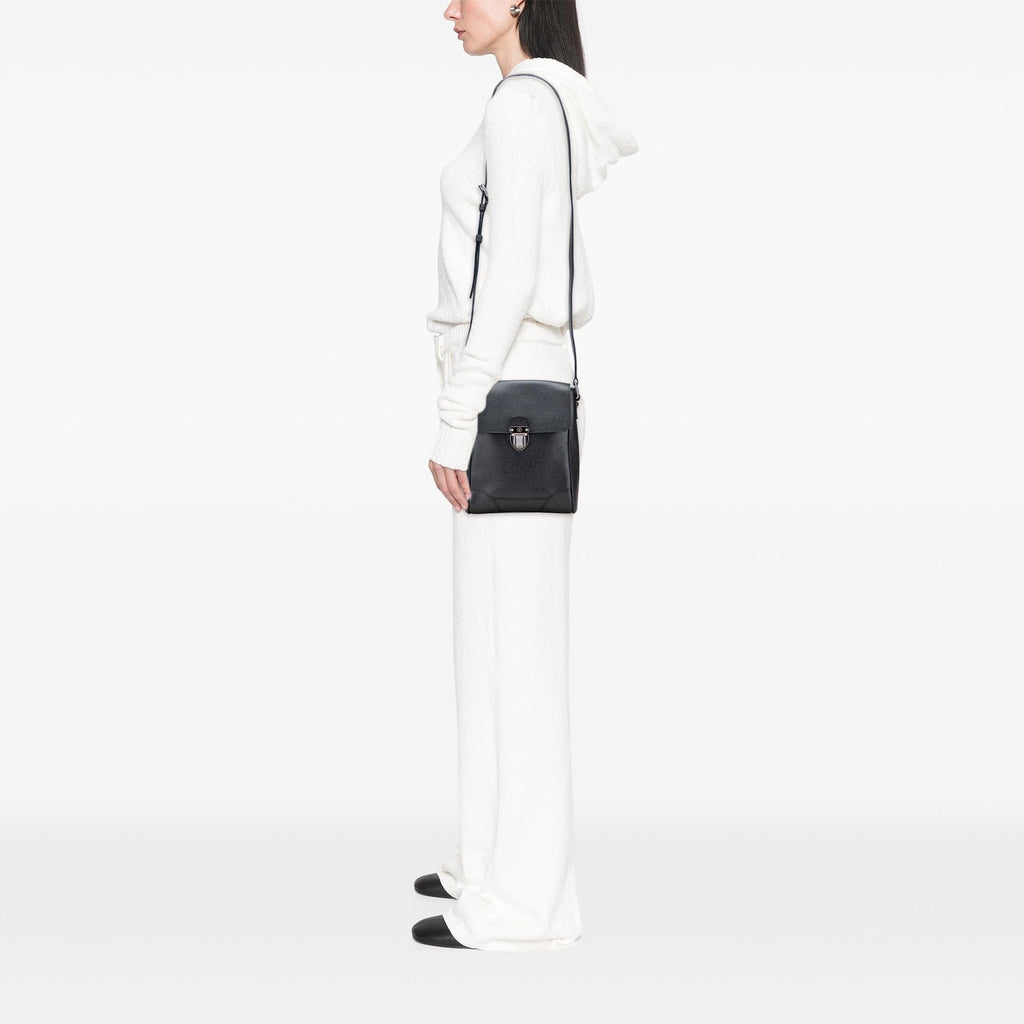 Louis Vuitton Taiga Luca