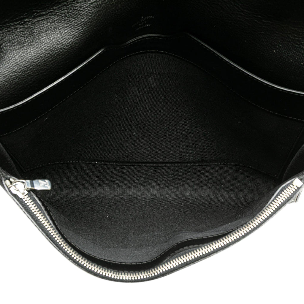 Louis Vuitton Taiga Minuto