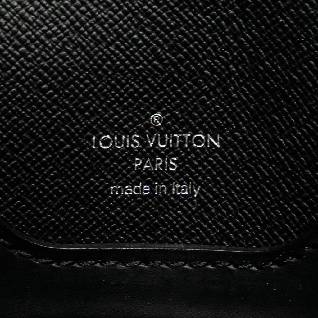 Louis Vuitton Taiga Minuto