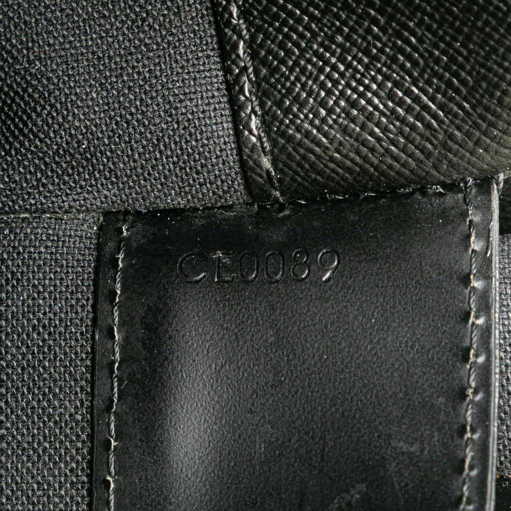 Louis Vuitton Taiga Minuto