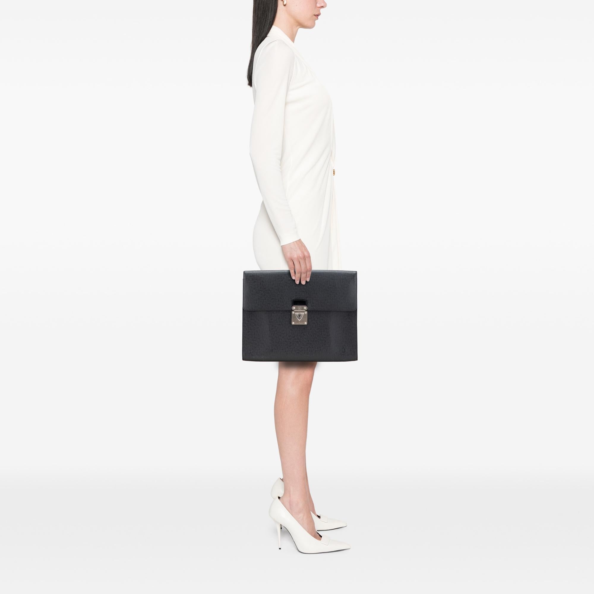 Louis Vuitton Taiga Minuto