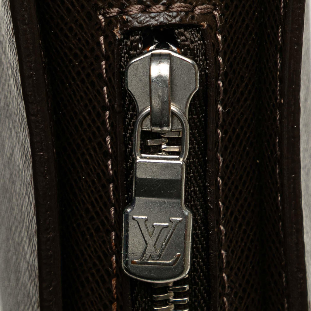 Louis Vuitton Taiga Pochette Baikal