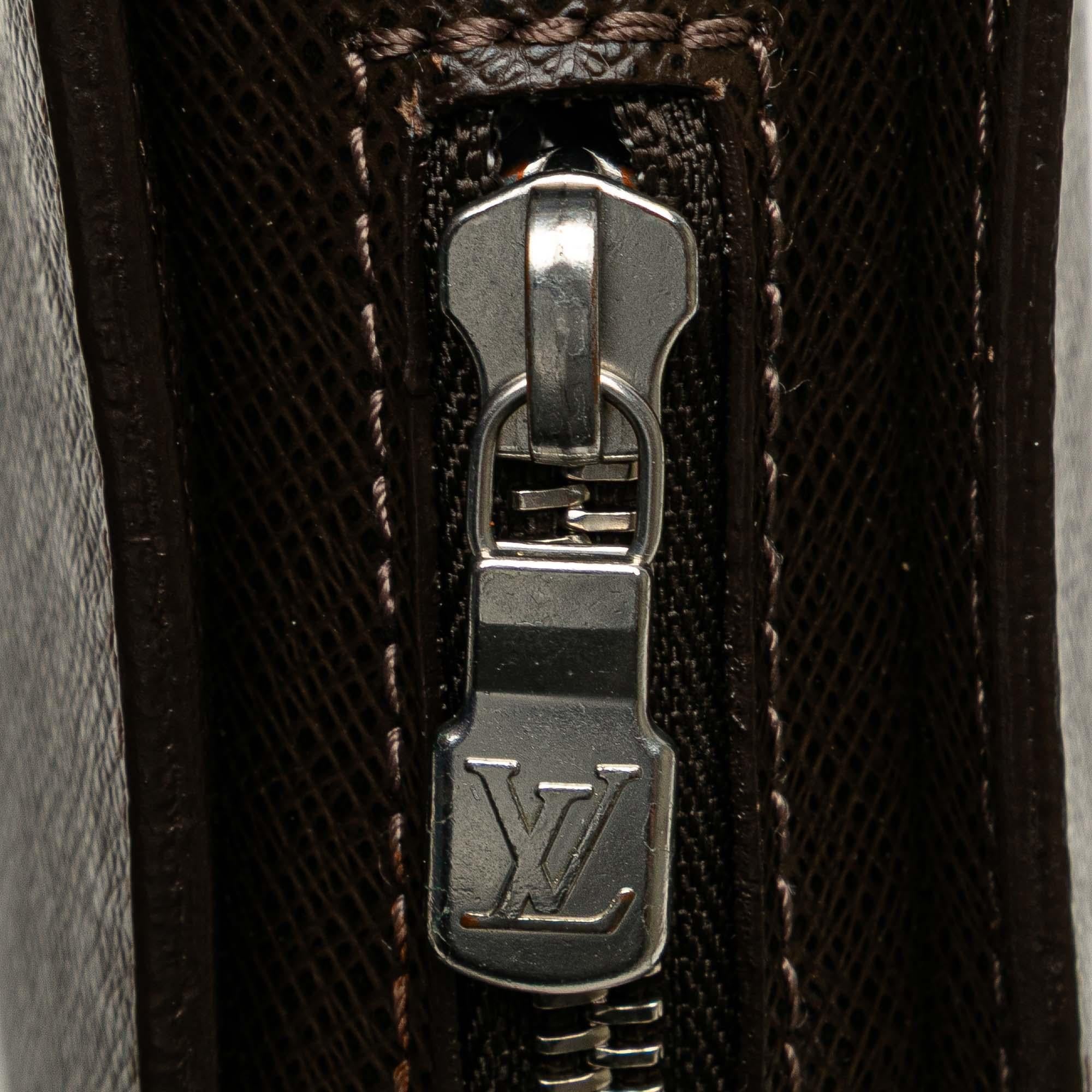 Louis Vuitton Taiga Pochette Baikal