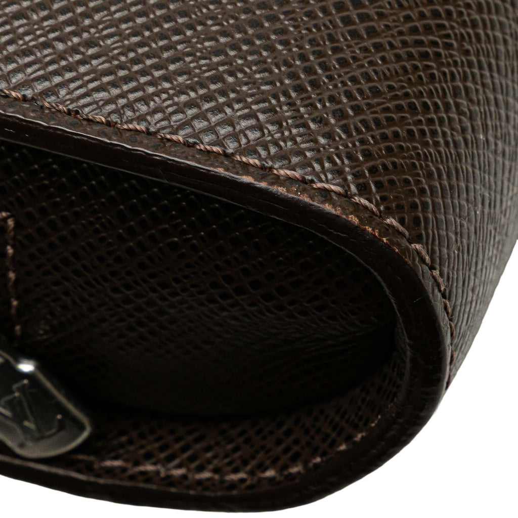 Louis Vuitton Taiga Pochette Baikal