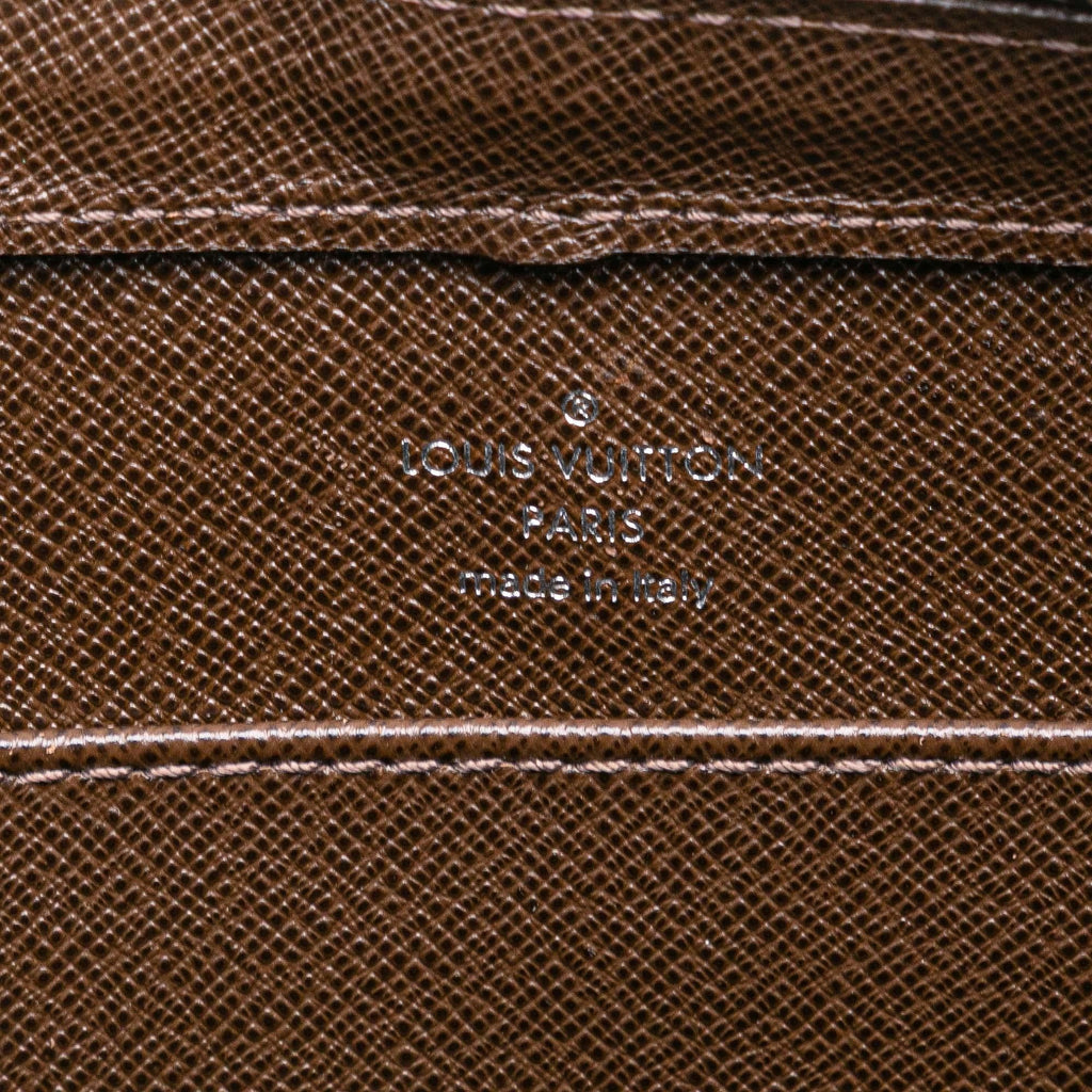 Louis Vuitton Taiga Pochette Baikal