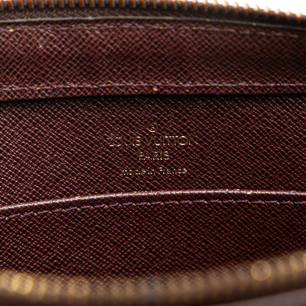 Louis Vuitton Taiga Pochette Baikal