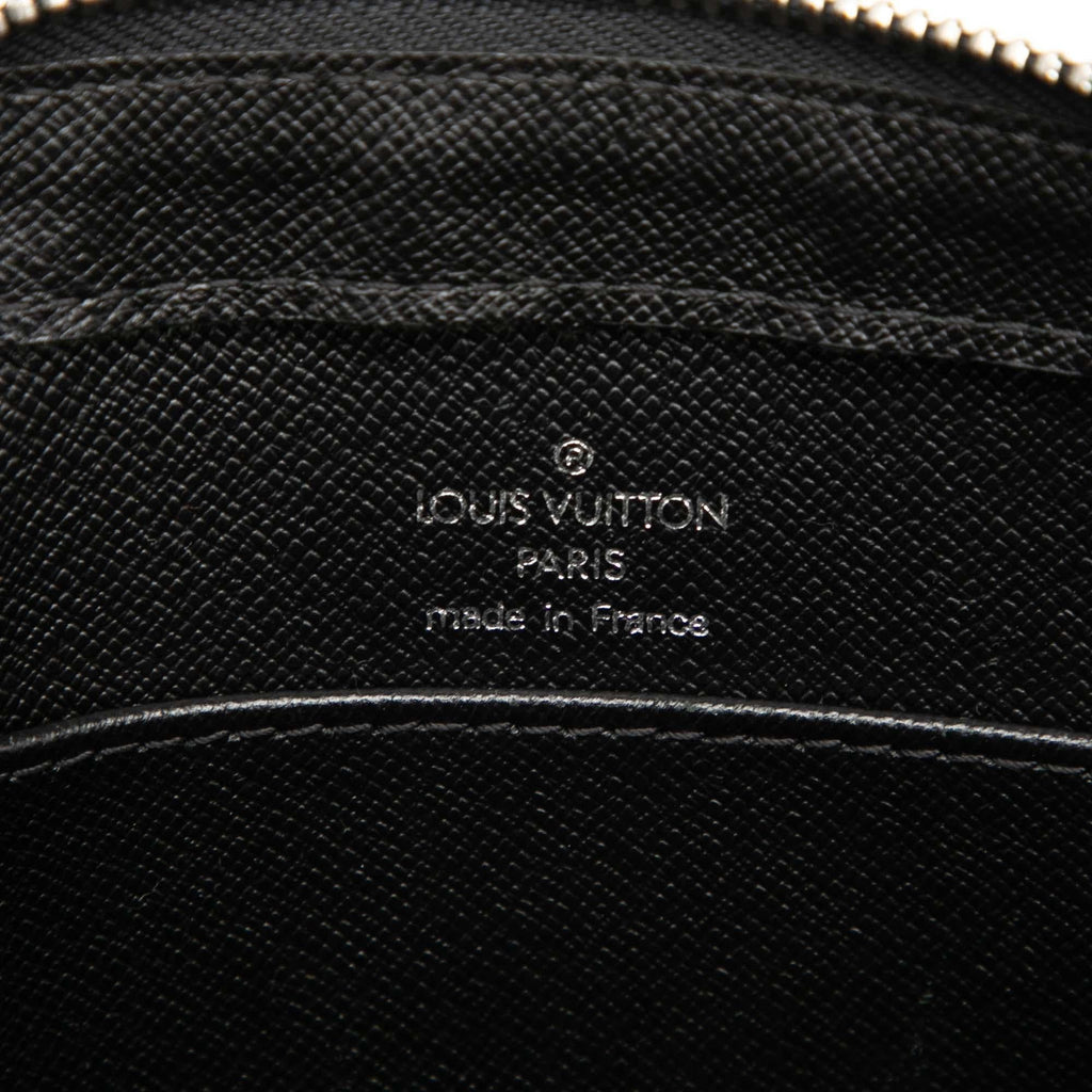 Louis Vuitton Taiga Pochette Baikal