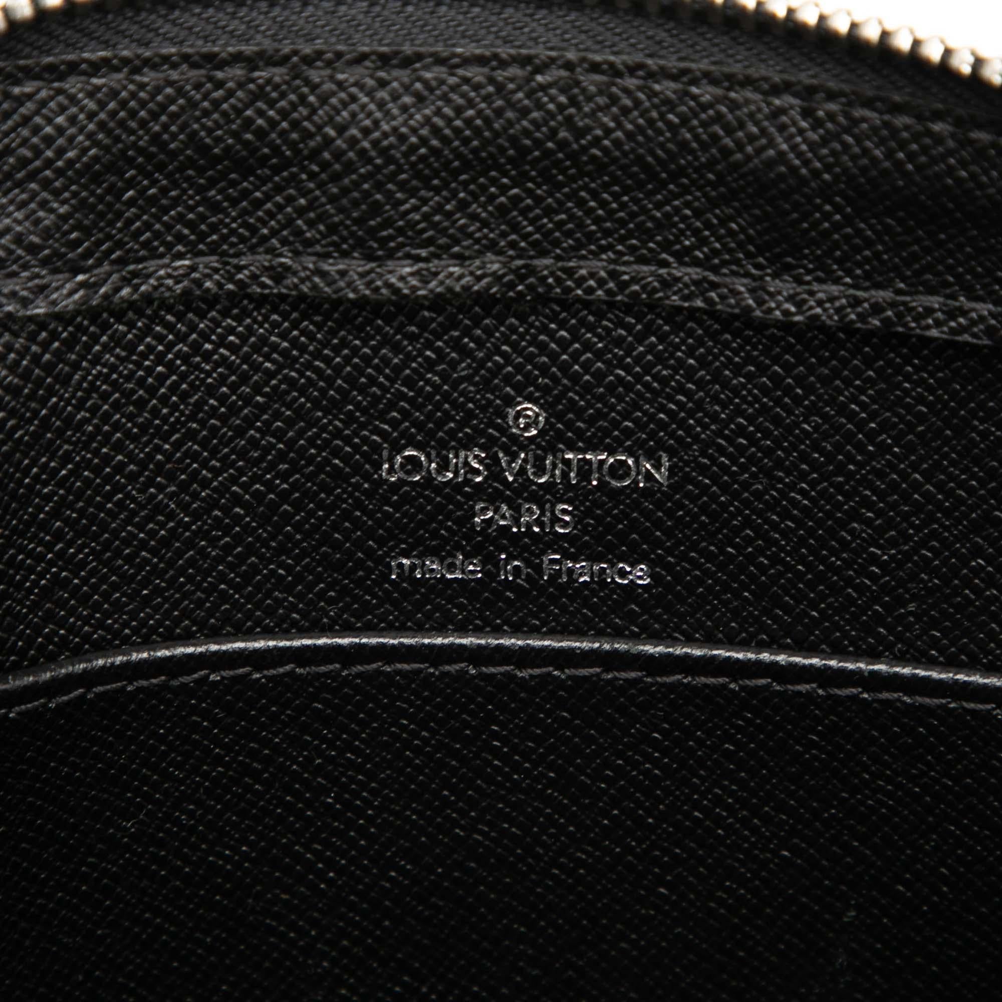 Louis Vuitton Taiga Pochette Baikal