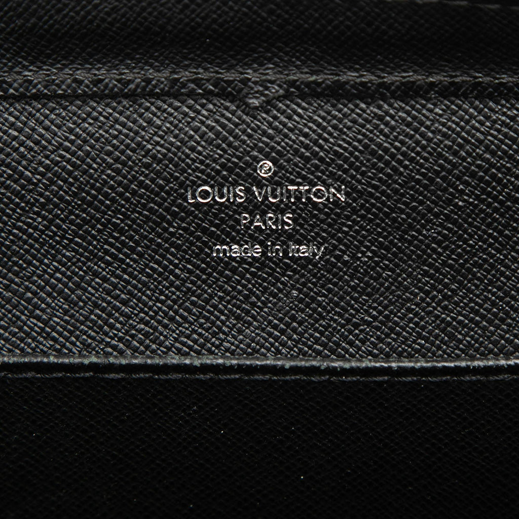 Louis Vuitton Taiga Pochette Baikal