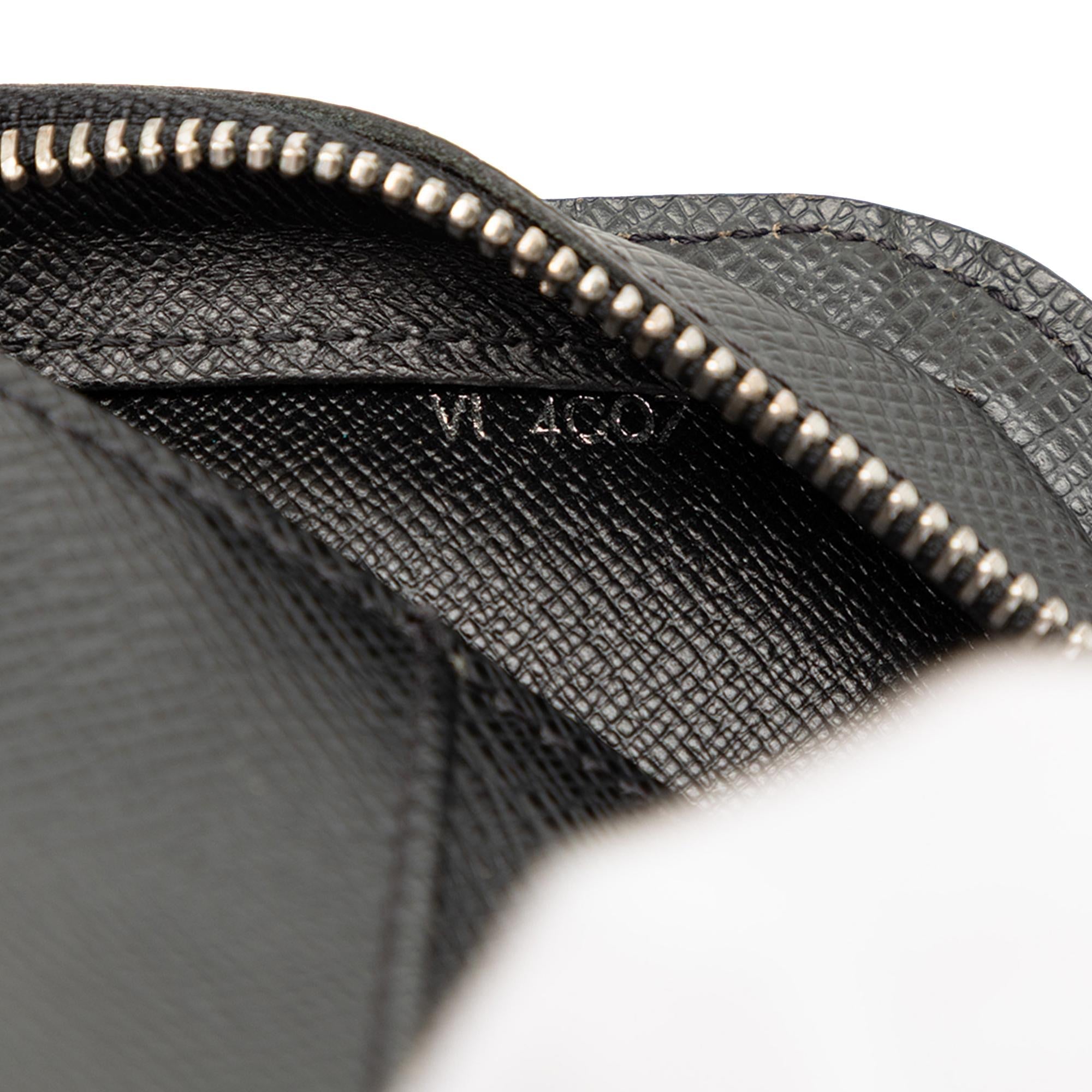 Louis Vuitton Taiga Pochette Baikal