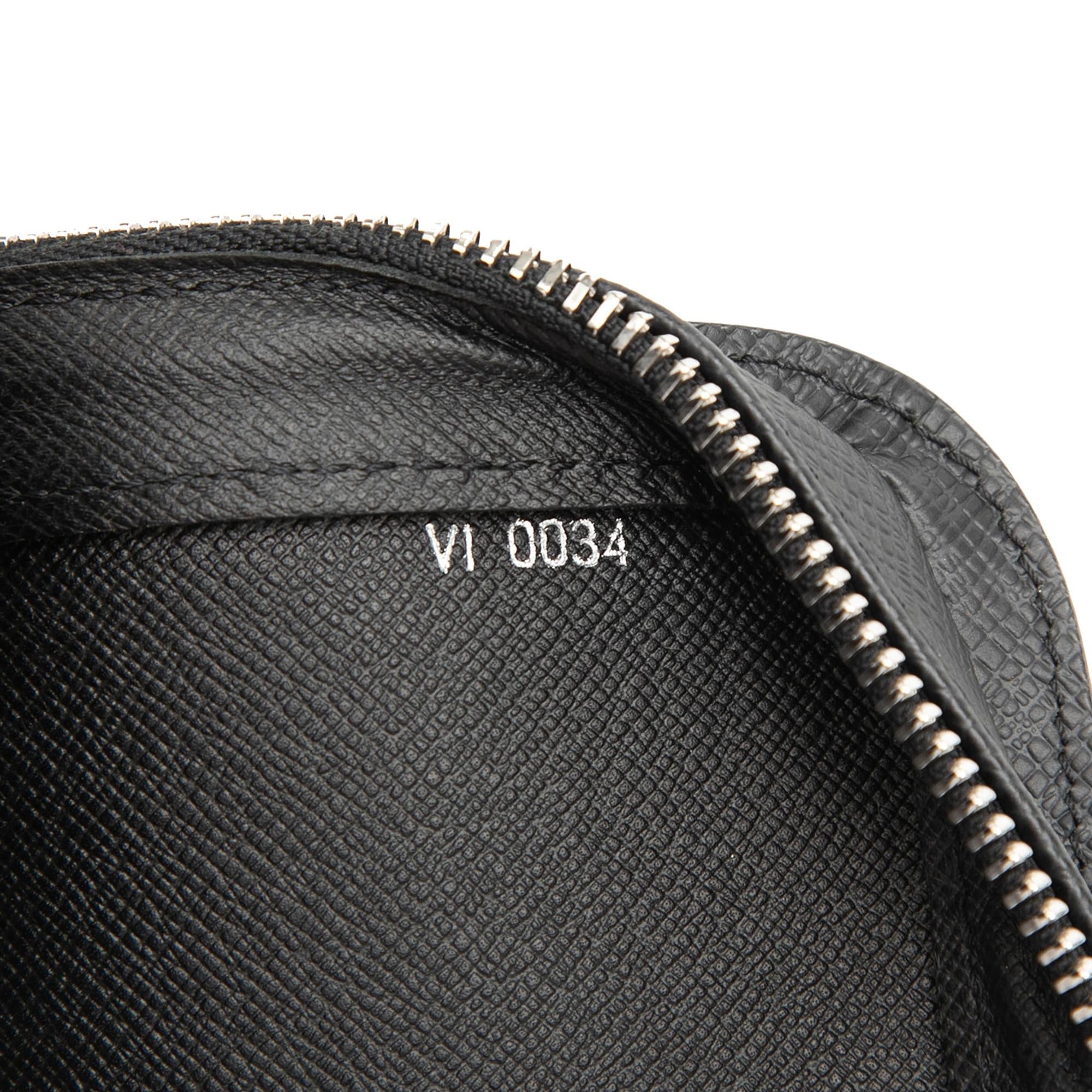 Louis Vuitton Taiga Pochette Baikal