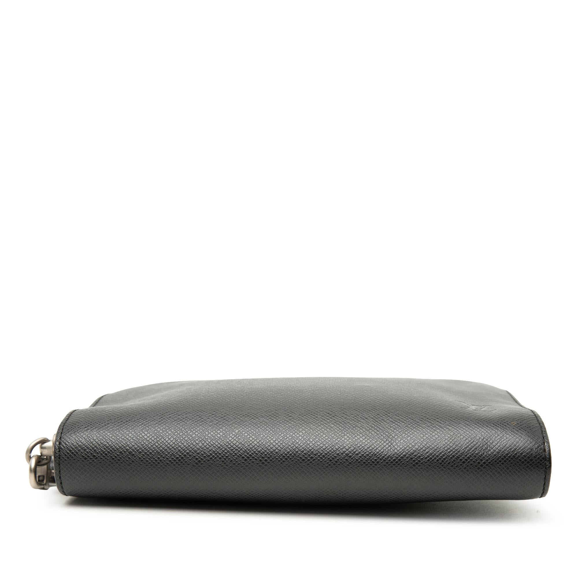 Louis Vuitton Taiga Pochette Baikal