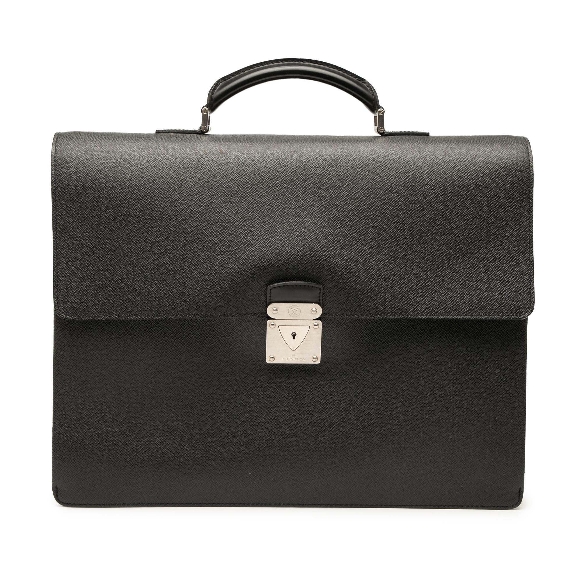 Louis Vuitton Taiga Robusto 1