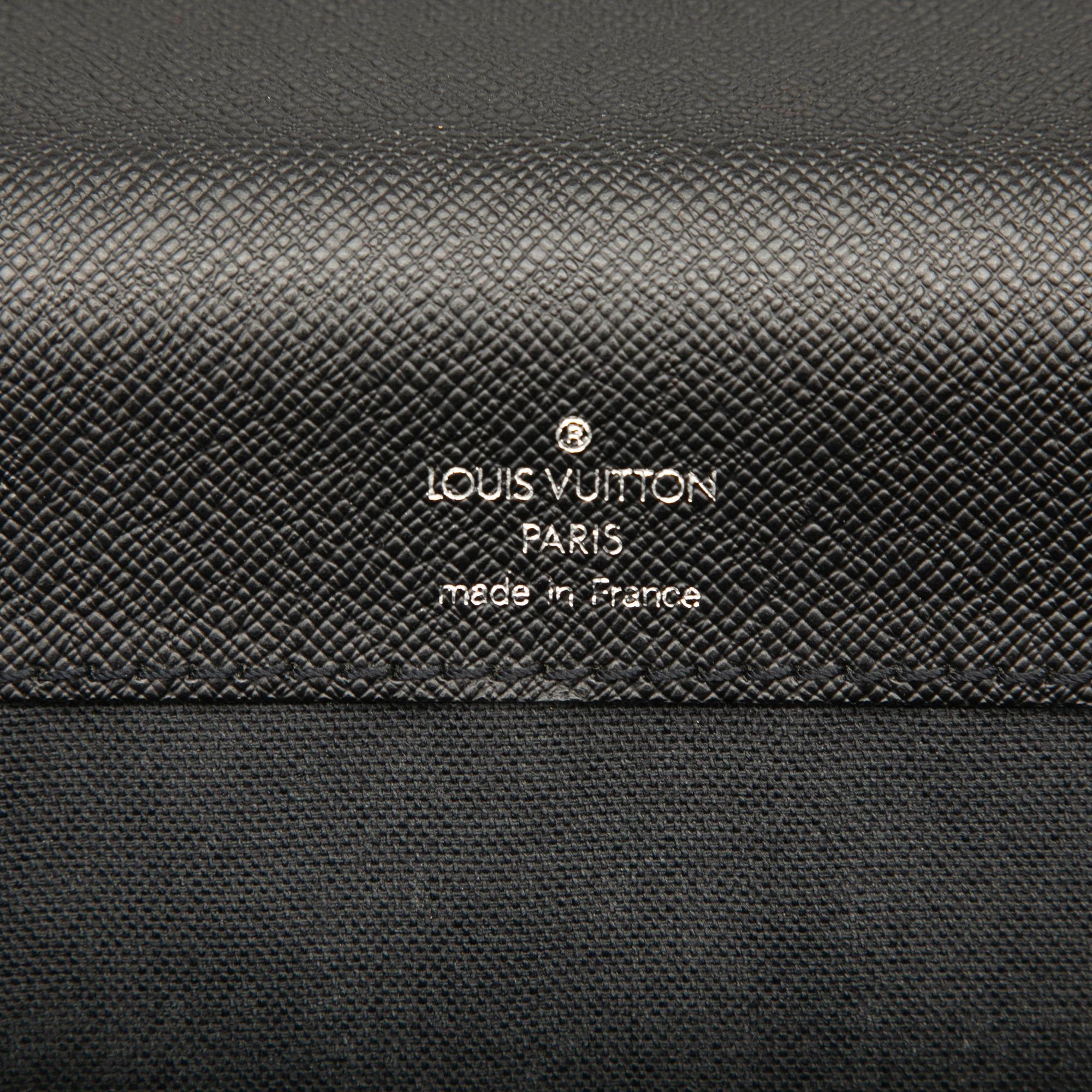 Louis Vuitton Taiga Robusto 1