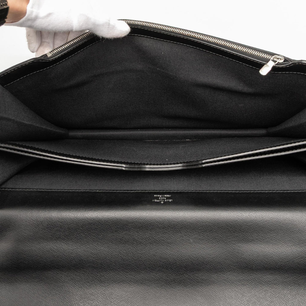 Louis Vuitton Taiga Robusto 2